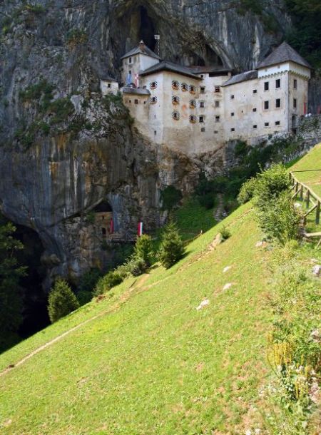 castell de predjama Dolomites Eslovenes